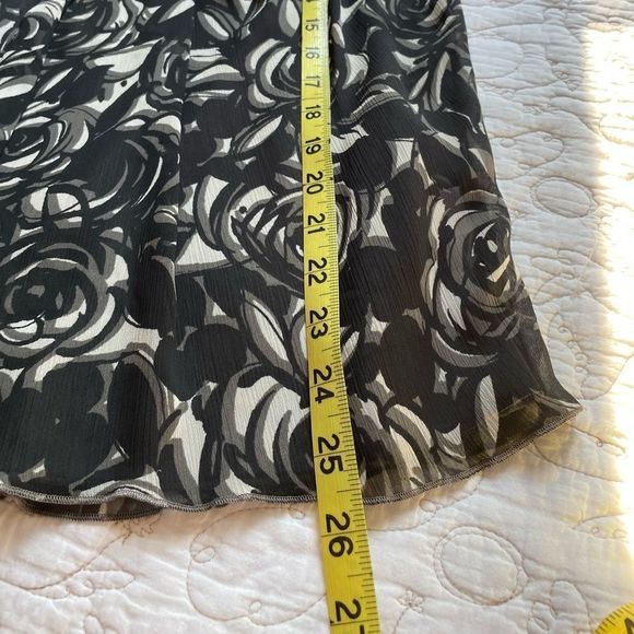 Liz Claiborne Flounce Floral Top - Picture 3 of 13